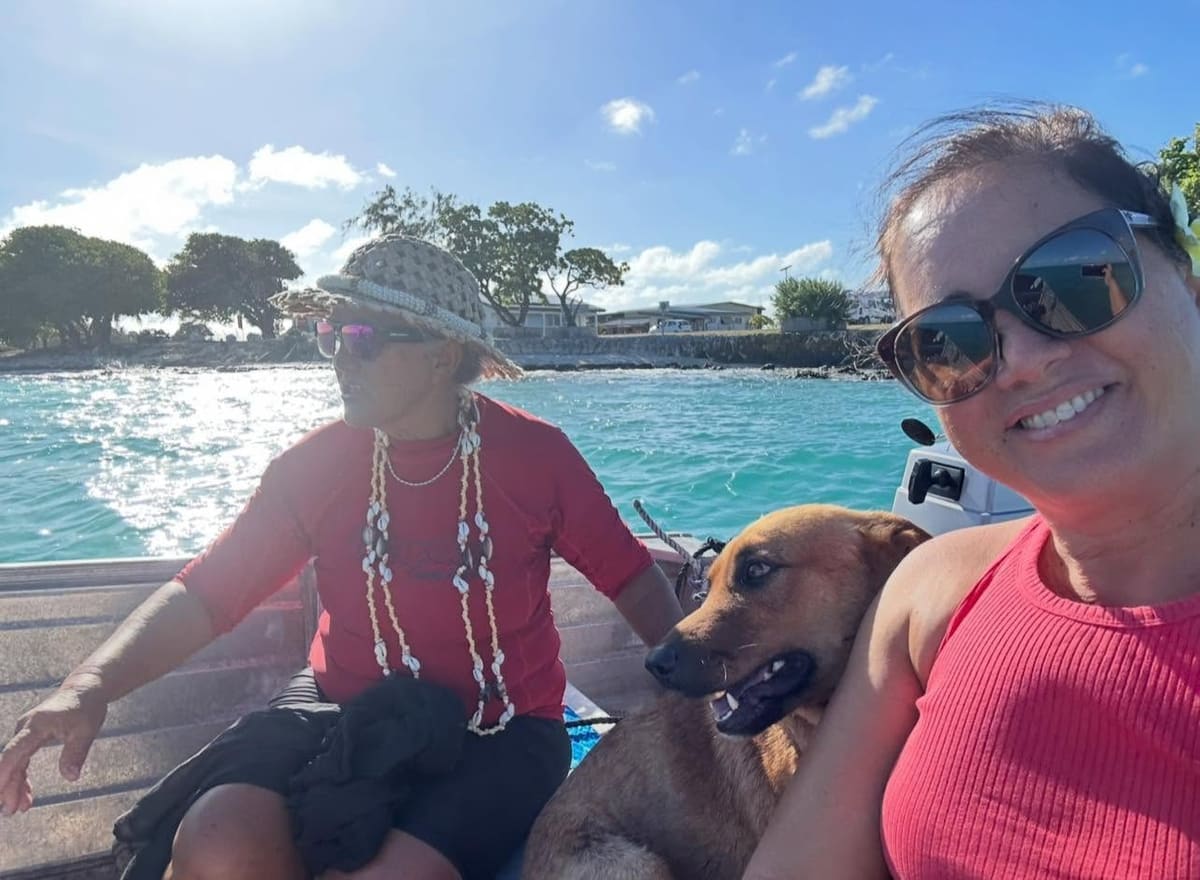 En bateau sur le lagon, en route vers le motu