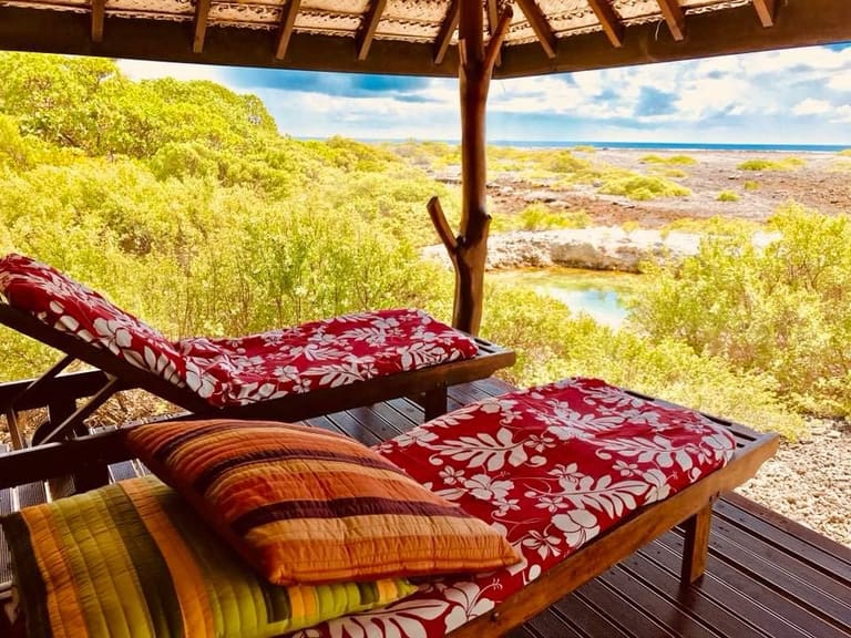 La terrasse du fare Tiare face au récif